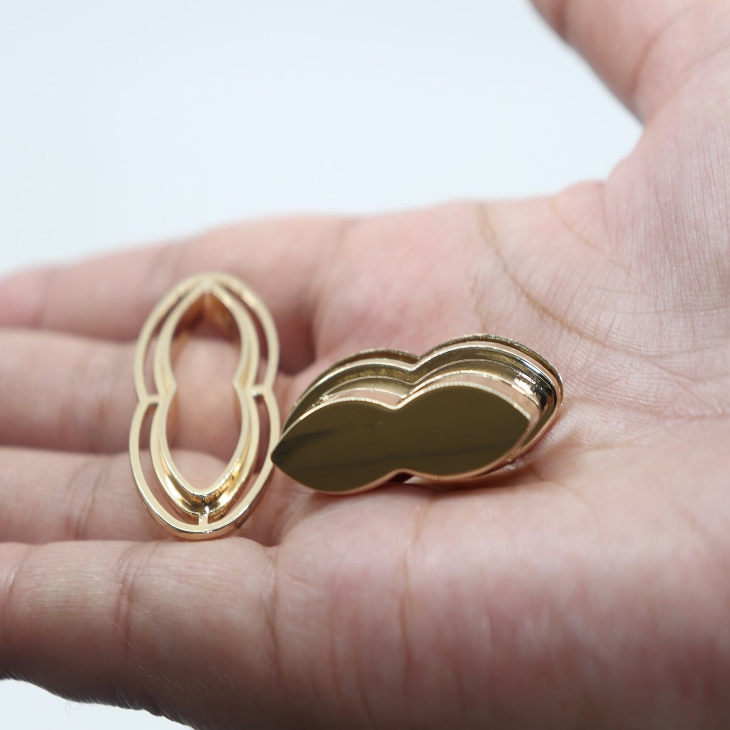 Metal Leaf Shape Turn Lock For Handbags -Gold ( Per Pair)